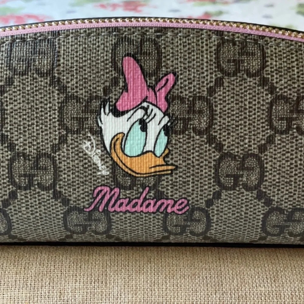 🎀🛍🎀  GUCCI X DISNEY DAISY DUCK PENCIL CASE 🎀🛍🎀 NWT 🎀🛍🎀